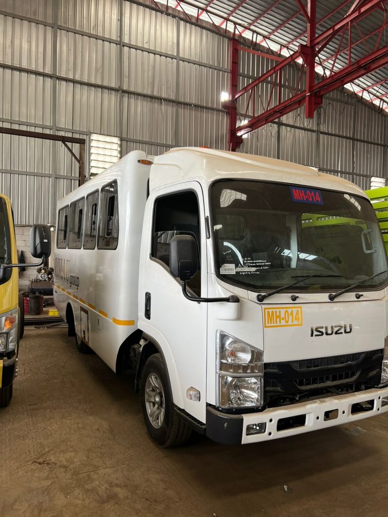 ISUZU NLR B L euro 4 aplikasi MANHAULER Pertambangan