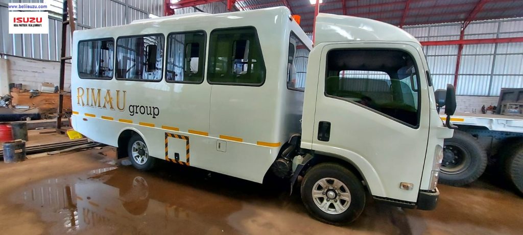 truk kabin MANHAUL Isuzu NLR B L Kapasitas 16 seat.