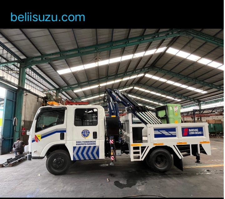 Truk Skylift 16 Meter Double Cabin Isuzu Elf NMR 6 ban 150 PS Truk Skylift 16 Meter Double Cabin Isuzu Elf NMR 6 ban 150 PS